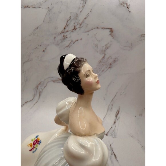 Royal Doulton “Kate”  HN 2789, 1977,  Windblown Floral Dress, stunning - Picture 10 of 15